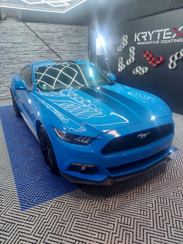 entreprise pour traitement céramique d'une voiture Ford Mustang modèle grabber blue 2018 à Toulon dans le Var 83